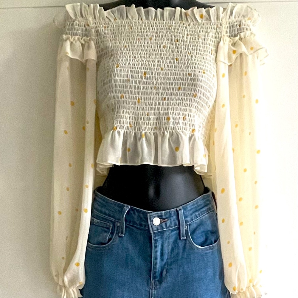 Never been worn and bran new flowy yellow and cream blouse!
